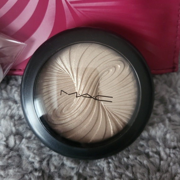 MAC Trick of the Light Extra Dimension Kit - Picture 6 of 10